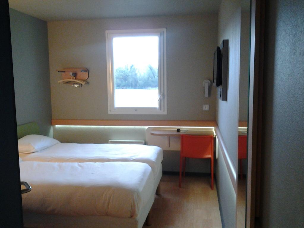 Ibis Budget Givet Room photo